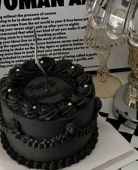 Male Bday Cake, Bento Cake Aesthetic Black, Black Korean Cake, Black Bday Cake Aesthetic, Birthday Cake Black And Silver, Black Mini Cake, Black Bento Cake, Black Birthday Cake Aesthetic, Black Theme Cake