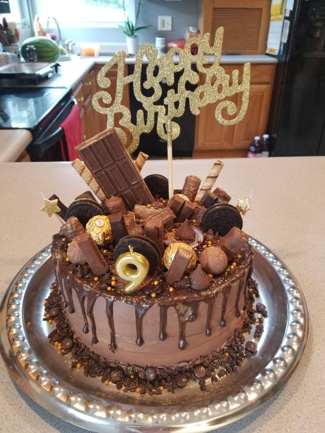 Chocolate lovers candy cake Birthday Cakes With Candy On Top, Cake Decorating With Chocolate Bars, Chocolate Bar Cake Ideas, Birthday Cake With Candy On Top, Chocolate Lovers Birthday Cake, Candy Bar Cake Ideas, 9th Birthday Cake Boys, Decorate Chocolate Cake Ideas, Sebastian Cake