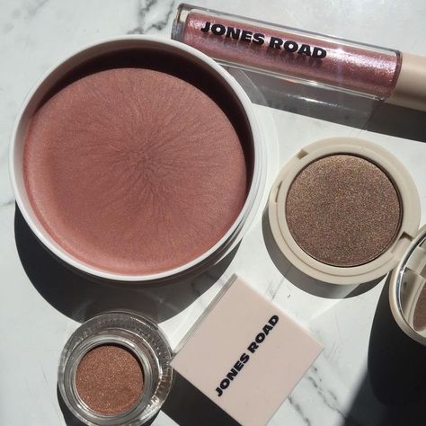 Bobbi Brown Jones Road, Jones Road Makeup Tutorial, Jones Road Beauty, Bobbi Brown Makeup Looks, Jones Road Makeup, Sheer Makeup, 2024 Makeup, Jones Road, Makeup For Older Women