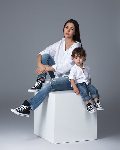 Mother Son Matching Outfits, Mommy Son Pictures, Mommy Son Outfits, Mom And Son Outfits, Mommy Daughter Photoshoot, Mother Son Photos, Son Photo Ideas, Mother Baby Photography, Fine Art Maternity