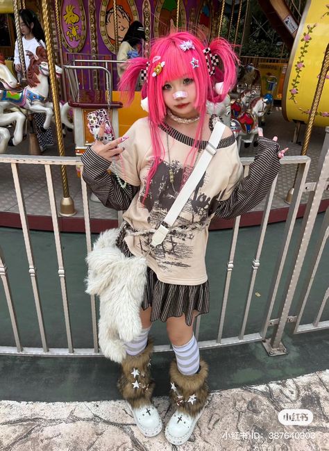 Harajuku Grunge Fashion, Yabi Chinese Fashion, Harakuju Outfit, Garyu Outfits, Cute Harajuku Outfits, Yabi Fashion, Hadeko Fashion, Harajuku Fashion Hair, Shinjuku Fashion