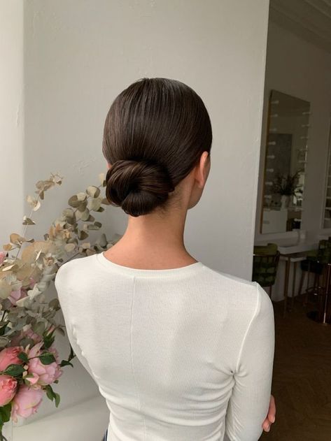 Low Bun Wedding Hair Strapless Dress, Bridal Hair Low Bun Classy, Bridesmaid Hair Sleek Bun, Bridal Low Bun Sleek, Soft Updos For Medium Hair, Sleek Bridal Bun Brunette, Low Bun Bridal Hairstyles, Timeless Wedding Hair Up Dos, Bridesmaid Sleek Bun