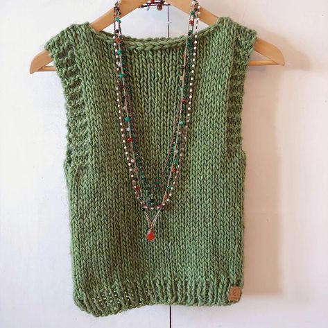 c5cc17e395d3049b03e0f1ccebb02b4ddesc45461094ri Knit Vest Pattern, Vest Designs, Sweater Vest Women, Chunky Wool, Vest Pattern, Sleeveless Pullover, Green Tops, Sleeveless Sweater, Knit Vest