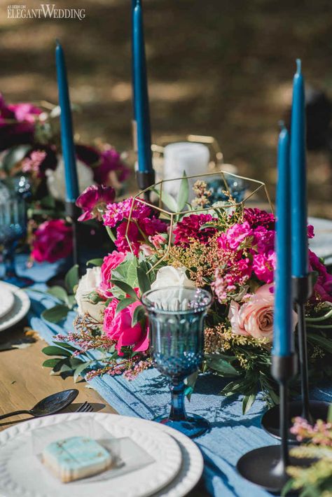 Outdoor Wedding Tables, Wedding Table Themes, Magenta Wedding, Rustic Wedding Table Decor, Rustic Elegant Wedding, Jewel Tone Wedding, Boda Mexicana, Rustic Wedding Table, Wedding Reception Centerpieces