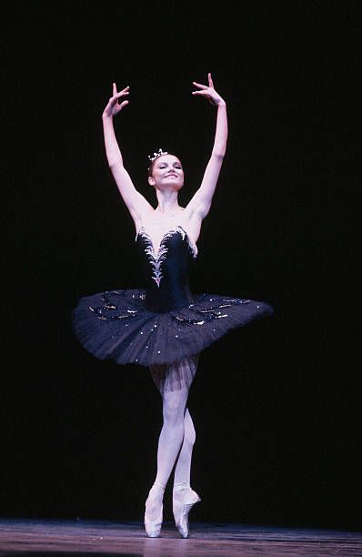 Ballet Games, Dance Costumes Ballet, Swan Lake Ballet, Ballet Pictures, Ballet Photos, Lake Art, Ballet Costumes, Dance Art, Swan Lake