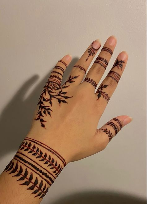 Male Henna Designs Hand, Henna Male Designs, Henna Plant Designs, Male Mehendi Design, Hanna Ideas Hands, Manly Henna Designs For Men, How To Make Henna At Home, Henna Designs Male, Super Simple Henna Designs