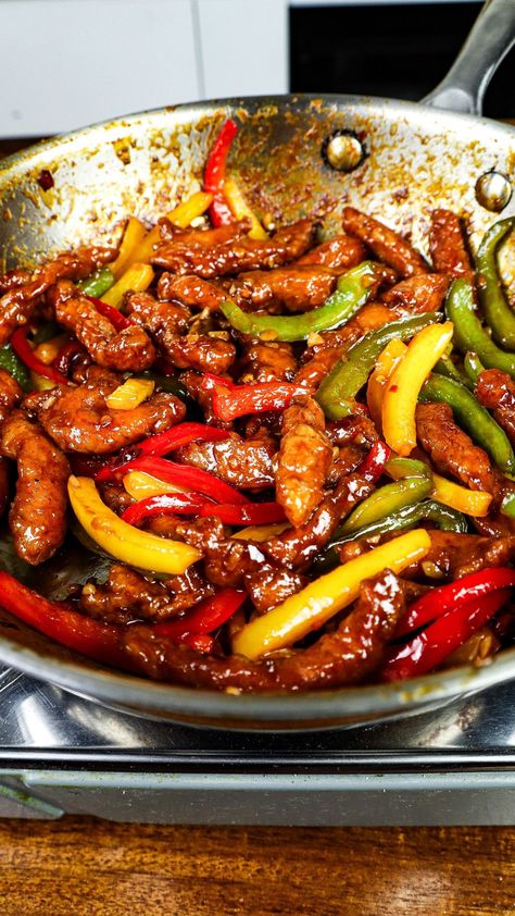 This chicken recipe will change your cooking game, I promise! I usually serve this over rice and It's so delicious. Chicken Bell Pepper Recipes, Chicken With Bell Peppers, Stuffed Bell Peppers Chicken, Recipes With Chicken And Peppers, Spicy Chicken Recipes, Bell Pepper Recipes, Chinese Cooking Recipes, Tasty Chicken, Chicken Stuffed Peppers