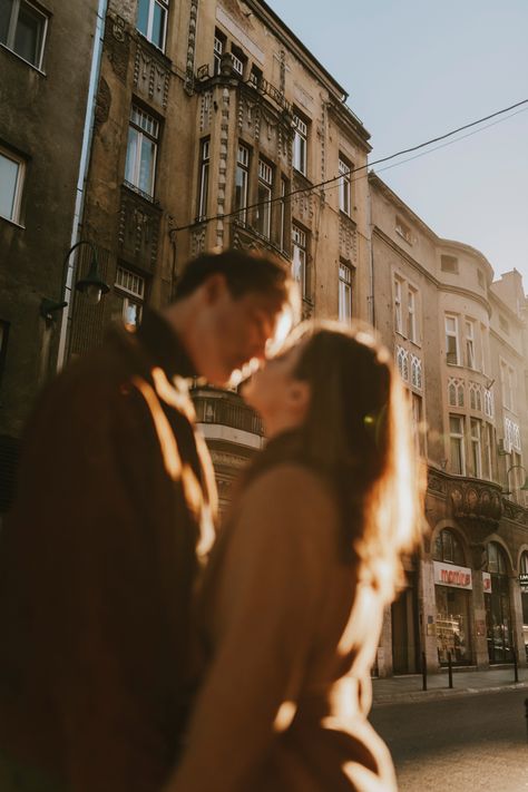 Photoshoot Ideas For Boyfriend, City Couples Photography, Couples City, Engagement Photos Nyc, City Shoot, City Sunset, Couple Engagement Pictures, City Engagement Photos, Good Photos