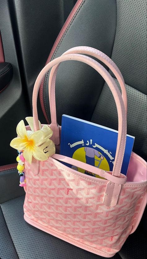 Pink Goyard Aesthetic, Small Goyard Bag, Pink Goyard Bag Outfit, Pink Goyard Card Holder, Pink Tote Purse, Cute Pink Tote Bag, Pink Tote Bag Outfit, Pink Goyard Bag, The Tote Bag Pink