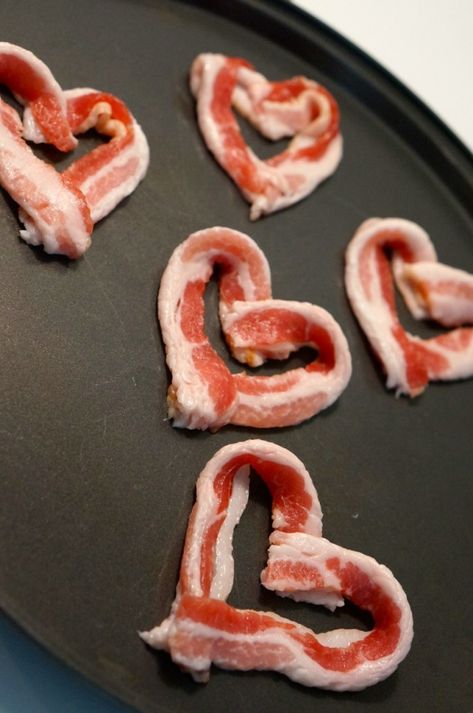 Valentines Creative, Heart Shaped Bacon, Creative Dinner, Valentines Brunch, Valentines Breakfast, Birthday Breakfast, Valentine Dinner, Valentines Day Dinner, Valentines Day Food