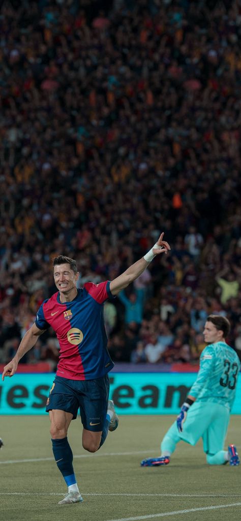 Lewandowski Wallpapers, Lewandowski Barcelona, Robert Lewandowski, Leo Messi, Football Wallpaper, Football Soccer, Fc Barcelona, Football Players, Barcelona