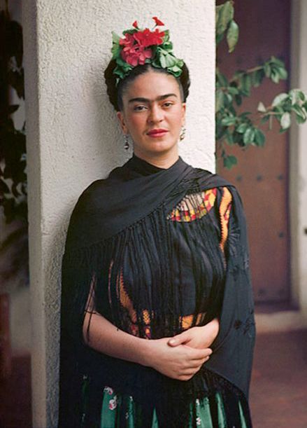 Frida Kahlo in a colour photo فريدا كاهلو, Freida Kahlo, Karneval Diy, Nickolas Muray, Frida Kahlo Paintings, Frida Kahlo Style, Frida And Diego, Frida Art, Fun Clothing