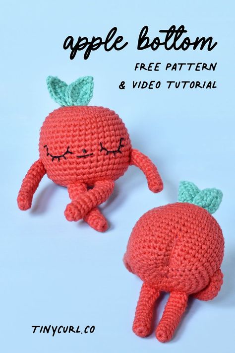 Crochet Apple Bottom is an easy and beginner-friendly pattern with lots of personality! This crisp and juicy crochet Apple is as easy as crocheting a ball and adding arms, legs, leaves, and a juicy bottom. #amigurumi #crochet #freecrochetpattern Amigurumi Craft Fair, Beginner Crochet Projects Amigurumi, Crochet Fruit Amigurumi, Apple Crochet Pattern Free, Amigurumi Person, Crochet Patterns Fruit, Crochet Apple Free Pattern, Free Crochet Apple Pattern, Crochet Apple Amigurumi Free Pattern