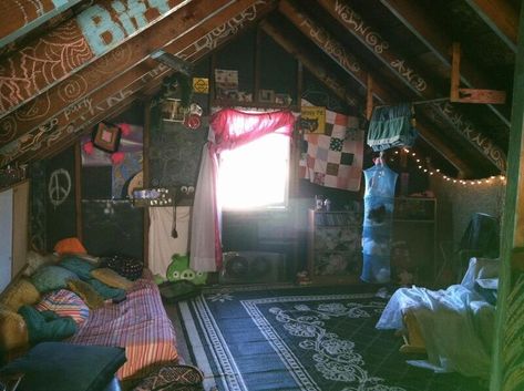 Room Inspo Attic, Attic Chill Room, Attic Hangout Room, Attic Hangout Room Ideas, Attic Bedroom Aesthetic, Attic Ideas Hangout, Attic Aesthetic, Attic Hangout, Hangout Room Ideas