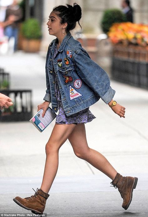 Denim glory: Lourdes, 16, donned a jeans jacket festooned with sewn on badges for a family outing in New York, on Saturday Madonna Daughter, Jeans Patch, Jean Jacket Patches, Denim Jacket Patches, Denim Diy, Denim Patches, Patches Jacket, Denim Jacket Women, Mode Inspiration