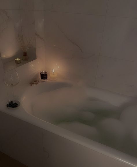 Bath Aesthetic, Bathroom Inspo, Dream Apartment, Bath Tub, Bubble Bath, House Inspo, Spa Day, Dream Room, 인테리어 디자인