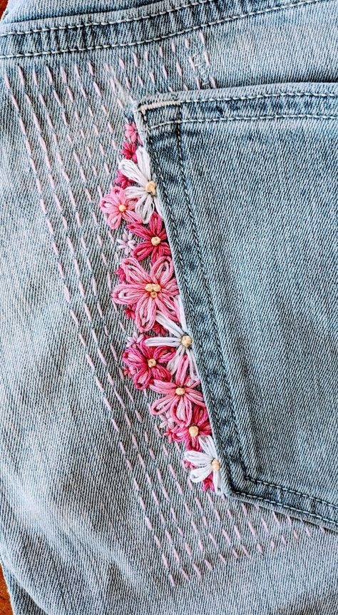 Visible Mending Stitches, Embroidery Jeans Diy, Boro Stitching, Mending Clothes, Clothes Embroidery Diy, Denim Embroidery, Sashiko Embroidery, Visible Mending, Denim Crafts