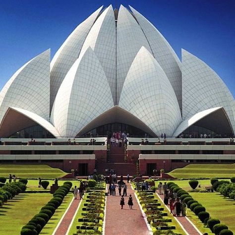 The craziest architecture you have to see before you die Delhi Monuments, Monument In India, Delhi Tourism, Lotus Temple, Temple India, India Gate, Famous Buildings, Historical Monuments, The Lotus