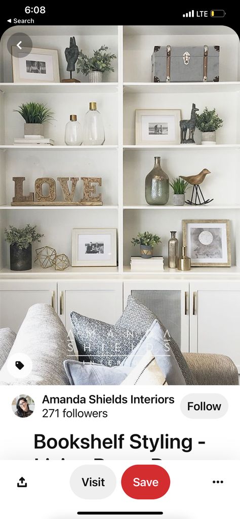 Bookshelf Styling Living Room, Bookshelves Aesthetic, Book Shelf Decor, House Shelves, Farmhouse Style Living Room, Living Room Update, Bookshelf Styling, Bookshelf Decor, Shelf Styling