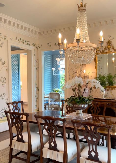 Southern Dining Room, Blue Willow Decor, Dining Room Decor Traditional, Southern Home Interior, Dining Room French, Dining Roo, Southern Traditional, Dining Room Remodel, Christmas Dining Room