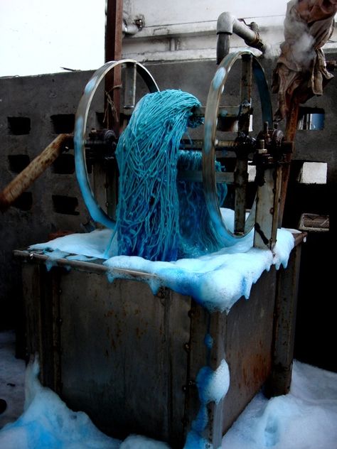 HANK DYEING is a very unique dyeing process in which colour penetration is maximized and the yarns retain a softer, loftier feel. Selvage Denim Jeans, Momotaro Jeans, Vintage Industrial Lighting, Selvage Denim, Denim Projects, Indigo Shibori, Rugged Style, Japanese Denim, Denim Trends