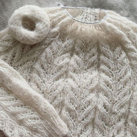 lace knits (@dentelletricot) • Photos et vidéos Instagram White Sweater Knit, Lace Up Sweater, Lace Sweater Knitting Pattern, Lace Knitting Sweater, Folk Knitting, Ribbing Knitting, Lace Sweater Pattern, Lace Knit Sweater, Summer Knits