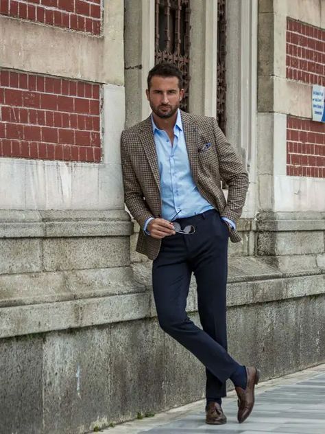 Men's Outfits: Casual Style 21 Ideas for 2024 - mens-club.online Men’s Winter Wedding Guest Attire, Sportcoat Outfits Mens, Car Salesman Outfit, Mens Spring Wedding Attire Guest, Men’s Blazer Outfits, Mens Business Casual Outfits Work Attire, Gentleman Pose, Mens Business Attire, Mens Sport Coat Outfit