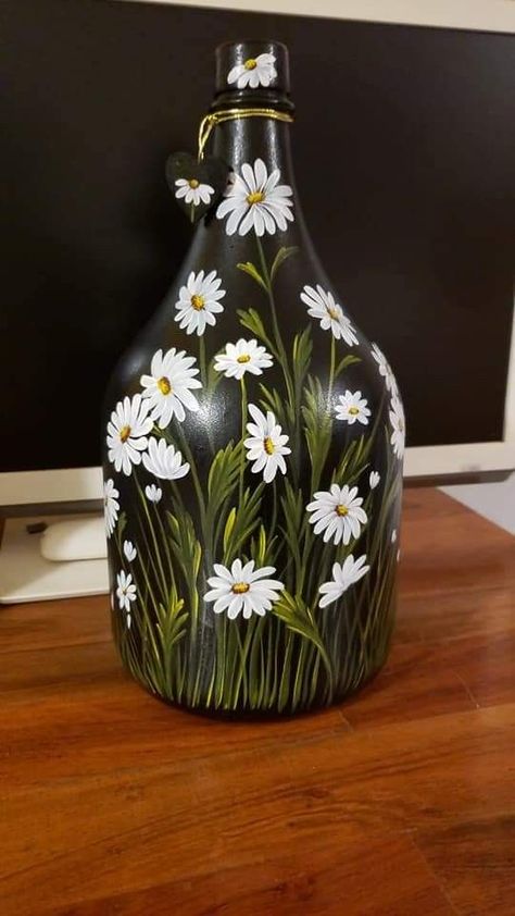 Pin de Gisele Desrochers em Painted bottle em 2022 | Garrafas artesanais, Garrafas decoradas, Garrafas pintadas Wine Bottle Painting Ideas, Wine Bottle Painting, Bottles Decoration Diy, Bottle Art Projects, Bottle Decorations, Painted Glass Bottles, Hand Painted Wine Bottles, Painted Bottles, Hand Painted Bottles