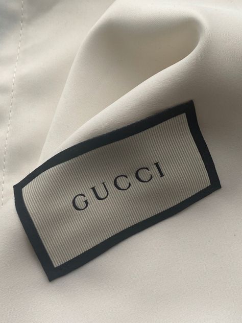 Brand Tags Label, Woven Label Design Ideas, Clothing Tag Ideas, Luxury Label Design, Luxury Stickers, Boys Shirts Style, Gucci Label, Main Label, Clothing Labels Design