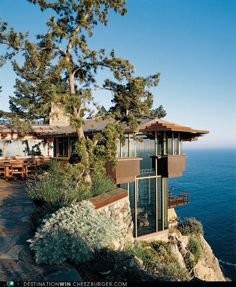 Cliff-Top Ocean Home in Big Sur, Califorina  OK, so when the earthquake hits, it will be the first to go....but what a way to go! Architecture Cool, Cliff House, Ocean House, Architecture Books, Hus Inspiration, Design Exterior, Big Sur, Dream Homes, On The Edge