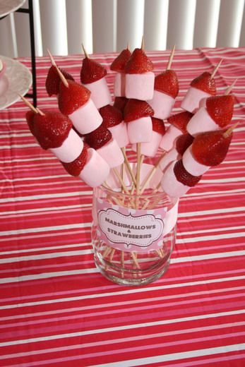 marshmellows and strawberries Pinkalicious Birthday Party, Pink Party Foods, Pinkalicious Party, Pink Snacks, Birthday Snacks, Birthday Party Snacks, Strawberry Shortcake Party, Barbie Birthday Party, Strawberry Party