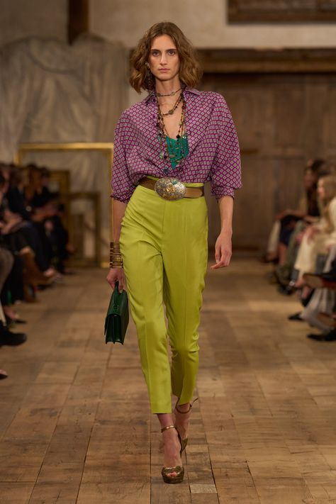 Ralph Lauren Spring 2024 Ready-to-Wear Collection | Vogue Ralph Lauren Looks, Diane Keaton, Julianne Moore, Amanda Seyfried, Spring Fashion Trends, Spring Looks, Spring 2024, Fashion Colours, Primavera Estate