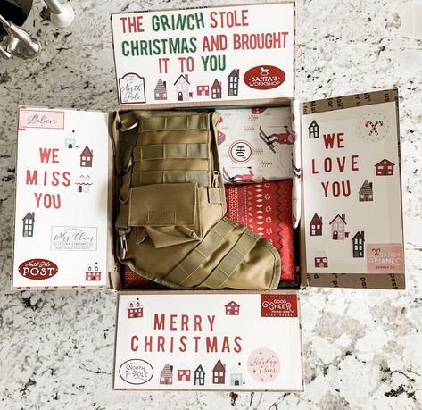 Gifts For Deployed Soldiers, Deployment Christmas Gifts, Deployment Package Ideas, Deployment Christmas Care Packages, Deployment Christmas Card Ideas, Thanksgiving Care Package Military, Christmas Deployment Box Ideas, Deployment Gifts For Husband, Christmas Deployment Care Packages