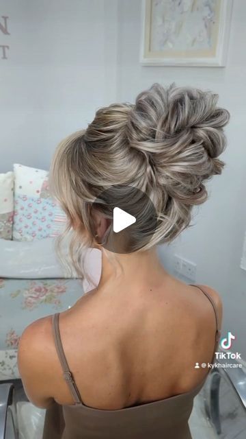 KYK HAIR CARE on Instagram: "Watch this amazing transformation by @Paigelaurenbridal using one styling product that is a MUST in every stylists kit and thats MAGIC DUST VOLUME POWDER by #kykhaircare 

To all our INTERNATIONAL followers you can find MAGIC DUST VOLUME POWDER ON AMAZON & PRIME 🇬🇧 🇺🇸 EU 

How stunning is this updo!! Def SAVE it for inspo for your next special event 

#hair #hairstyle #hairstyles #hairvideo #hairtutorial #hairhack #fyp #hairtutorials #foryourpage #foryou #viral #howto #hairstyling #fypシ #hairstylist #hairs #hairtok #hairup #hairdo #upstyle" Upstyle Hair Wedding, Updos For Thick Hair Easy, Updos With Volume On Top, High Bun Updo Wedding Hair Tutorials, High Volume Updo, Volume Updo Hairstyles, International Hairstyles, Bouffant Hair Updo, Volume Updo