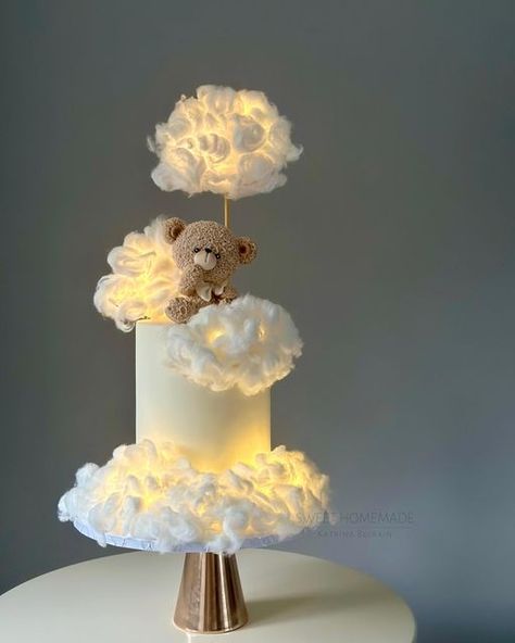 Heaven Themed Cake, How To Make Clouds On A Cake, Figure Cake Designs, Cloud Nine Baby Shower Cake, Cloud Cake Ideas, Cloud Baby Shower Cake, Cloud Theme Cake, Cake With Clouds, Baby Cake Ideas