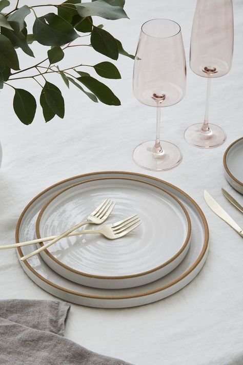 Modern Flatware, Luxury Tableware, Ceramic Tableware, Rental Company, Dinner Sets, Kitchen Items, Kitchen Stuff, Table Style, Dinnerware Set