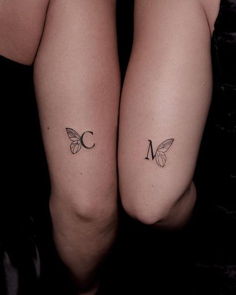 Twin Sister Tattoos, Matching Bff Tattoos, Bestie Tattoos, Cousin Tattoos, Maching Tattoos, Cute Matching Tattoos, Matching Friend Tattoos, Sisters Tattoo, Matching Tats