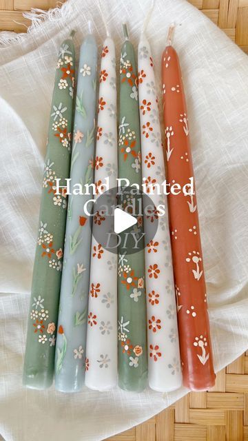 Diy Painted Candle Sticks, Candle Stick Painting Ideas, Painting On Candles Easy Diy, How To Paint On Candles, Painting Candles Diy, Hand Painted Candles Diy, Candle Painting Easy, Candle Design Ideas Creative, Diy Painting Candles