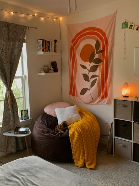 Small Reading Nook Cozy Corner Book Shelves, Stuff To Put In The Corner Of Your Room, Bedroom Bean Bag Corner, Beanbags In Living Room, Dorm Room Beanbag, Cozy Beanbag Corner, Beanbag Corner Ideas, Small Corner Room Decor, Cool Corner Room Ideas