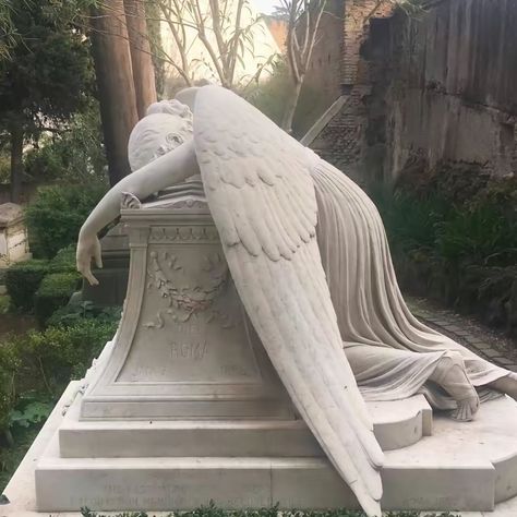 cemetery angel statues Alma + Core + Aesthetic, Grave Statues, Crying Angel, Angel Wings Decor, Art Is Dead, Cemetery Angels, Wallpaper Iphone Love, Catholic Statues, Weeping Angel