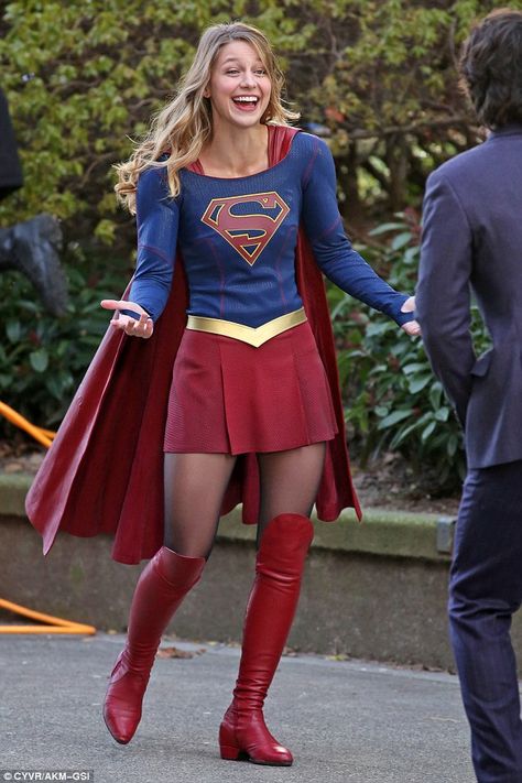 She's so happy: Melissa Benoist seemed completely immune to the cold, like her Superwoman character, as she filmed in Vancouver where the thermometer barely hit 36F on Thursday Melisa Benoist, Melissa Benoit, Mellisa Benoist, Supergirl Costume, Supergirl Cosplay, Kara Danvers Supergirl, Melissa Supergirl, Supergirl Tv, Supergirl Dc