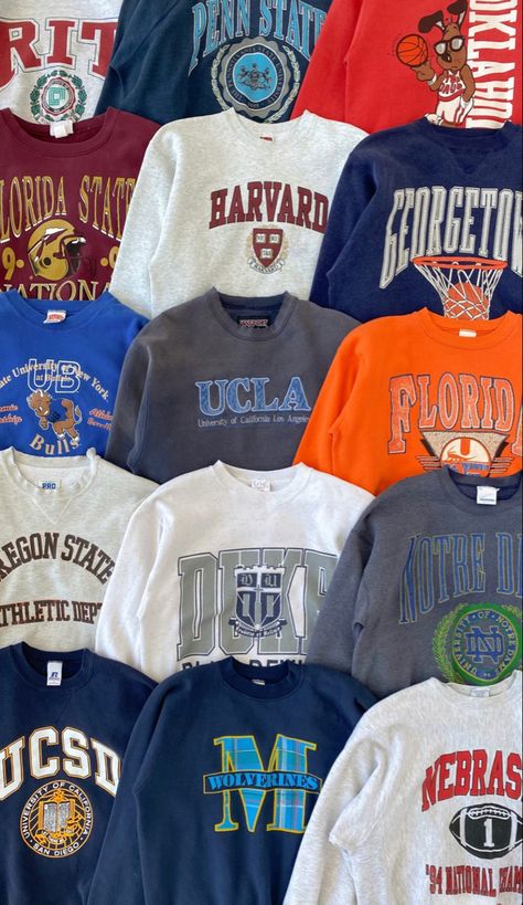 College Sweatshirt Outfit Aesthetic, Sweatshirt Collection Closet, Cute Vintage Sweatshirts, Lakers Sweatshirt Outfit, Cute College Sweatshirt Designs, Cute College Hoodies, University Sweater Aesthetic, University Aesthetic Clothes, Retro College Shirts