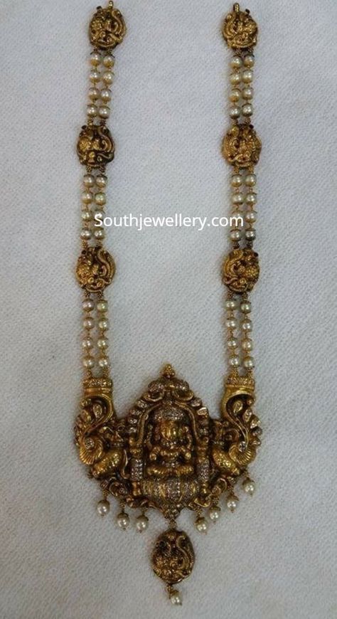 Pearl Mala Designs, Mala Designs, Lakshmi Pendant, Pearl Mala, Temple Jewelry Necklace, Gold Temple Jewellery, Antique Necklaces Design, Antique Gold Jewelry Indian, Pearl Jewelry Design