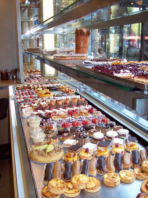 This is what I remember about Paris. Nothing like it before or since! Must go back just for these. Boutique Patisserie, Patisserie Shop, Paris Bakery, Patisserie Fine, Pastry Display, Bakery Shop Design, Bakery Interior, Desain Pantry, Bakery Decor