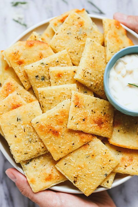 Low Carb Cheese Crackers - #eatwell101 #recipe #keto #lowcarb #glutenfree - So good and crunchy, these epic crackers will change your snacking routine forever! - #recipe by #eatwell101® Low Carb Cheese Crackers Recipe, Cheese Cracker Recipe, Low Carb Crackers, Keto Cheese, Resep Diet, Low Carb Diet Recipes, Cheese Crackers, Low Carb Snacks, Keto Bread