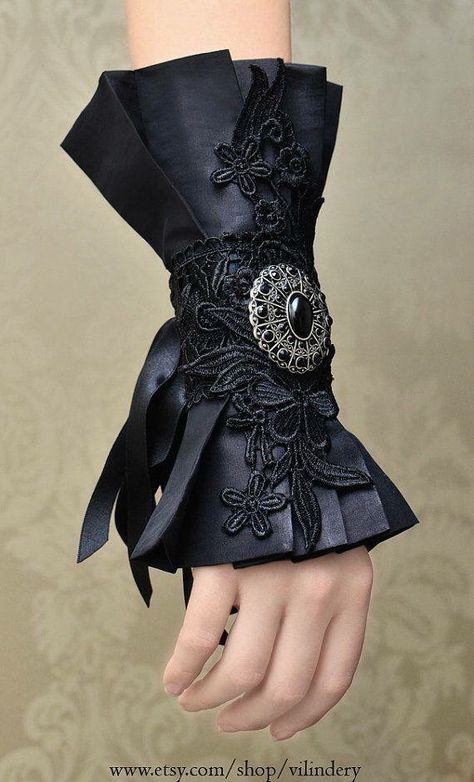 Gothic Goth Bracelets, Goth Wedding Jewelry, Steampunk Mode, Moda Steampunk, Elegant Goth, Mode Steampunk, Goth Wedding, Steampunk Wedding, Steampunk Accessories