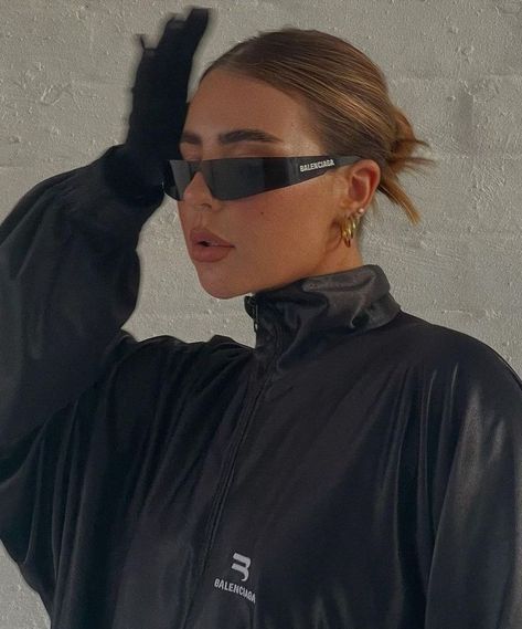 Balenciaga Glasses, Ellie Beatrice Joslin, Green Glasses, Balenciaga Sunglasses, Blurred Lines, Stylish Glasses, Shield Sunglasses, Swag Style, Blogger Style