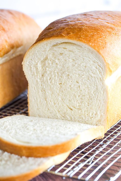 This is a classic white bread recipe, and so easy! The loaves bake up incredibly tall, soft and fluffy... the perfect white bread! Perfect White Bread, Kuih Lapis, Brown Eyed Baker, Pembuat Roti, Loaves Of Bread, White Bread Recipe, Loaf Of Bread, Yeast Bread, Bread Machine