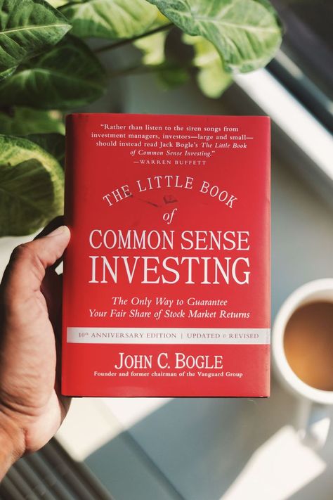 The Little Book of Common Sense Investing is the classic guide to getting smart about the market. Legendary mutual fund pioneer John C. Bogle reveals his key to getting more out of investing: low-cost index funds. Bogle describes the simplest and most effective investment strategy for building wealth over the long term: buy and hold, at very low cost, a mutual fund that tracks a broad stock market Index such as the S&P 500. Investment Books To Read, Books About Stock Market, Books On Economics, Books About Investing, Books About Marketing, Intelligence Books, Finance Books To Read, Stock Market Books, Marketing Major