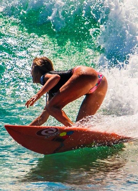 surfer girl.. . Alana Blanchard, Female Surfers, Sup Stand Up Paddle, Female Athlete, Pro Surfers, Cute Summer Wallpapers, Surf Bikinis, Surf Lifestyle, Water Bodies